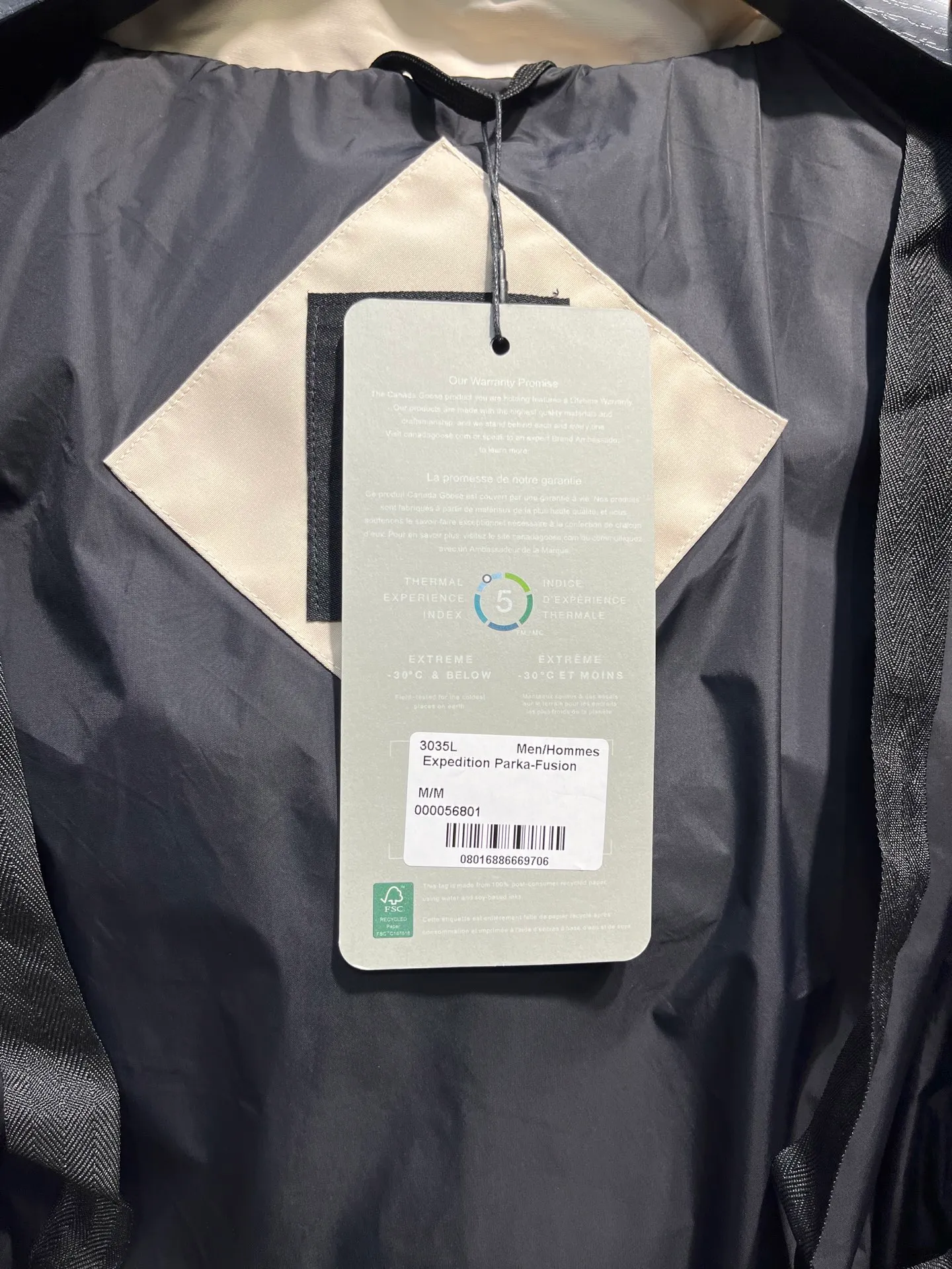 P860 CANADA GOOSE parka 22 styles ➖ Genuine synchronous anti-counterfeiting chip sensor! ➖ Imported 21-count polyester-cotton blended original fabric [last year’s 16-count/18-count hard fabrics have been completely eliminated, this year all use 21-count genuine synchronous fabrics, the soft mid-strap feels delicate and textured], genuine synchronous Feather-Light 10D waterproof coating fabric, made of 84.5 polyester fiber and 15.5 cotton, 100% the best feel in the entire network! ➖ The genuine official website is synchronized with the national standard 80 white duck down, you can check the official website customer service, there will never be a series of misleading claims such as 90 down or goose down! ��� Using the best nylon lining with double double-layer sealing design, velvet-proof No. 7 needle + grid-filled down ready-made garments, there is 100% no so-called velvet running! ➖ The cuffs are designed with thickened seamless threads, and the collar and pockets are lined with top-quality polar fleece to keep you warm and comfortable! ➖ Yoshida YKK provides original custom-made electroplated sliders. YKK two-way lockable zippers are tight and smooth and will not peel off paint! ➖ 3M composite guarantees that the Velcro is the same as the original, durable, and all accessories and hardware are custom-made! ➖ Imported BEHRINGER embroidery machine to customize the 10,000-needle embroidery logo, 98% of which can be reproduced to restore the original logo. You can check and compare on the official website! ➖ The fur collars are all made of large pieces of Western Canadian blue wolf hide, ensuring that each fur collar is 13-15cm wide! size：xs-xl
